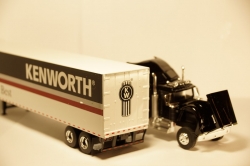Kenworth W900 Aerocab with Van Trailer, Eligor 1:43 