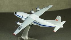 Ан-12 Antonov AN-12 Аэрофлот модель самолета, 554329, Herpa 1:200 