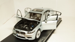 BMW M5 F10 2011, Paragon 1:18