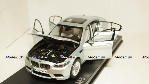 BMW M5 F10 2011, Paragon 1:18