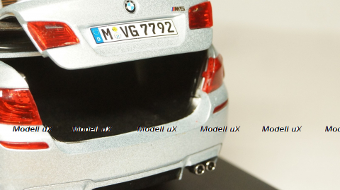 BMW M5 F10 2011, Paragon 1:18