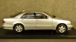Mercedes E320 W210 2001 Brilliant Sliver, SunStar 1:18