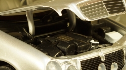 Mercedes E320 W210 2001 Brilliant Sliver, SunStar 1:18