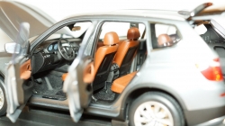 BMW X3 F25, Paragon 1:18