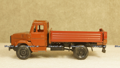Зил 4331 бортовой бордовый, з-д Вега 1:43