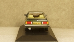 BMW 323i (E30), metallic-green, Vanguards 1:43