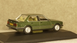 BMW 323i (E30), metallic-green, Vanguards 1:43