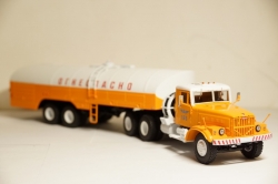 КРАЗ 258 с полуприцепом цистерной ТЗ-22 Аэрофлот, SSM7027 1:43