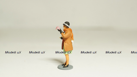 Фигурка Дама в пальто с собачкой в руках,Артель "Universal" 1:43 