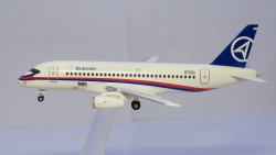 СУ-100 Sukhoi Superjet 100 собранная модель самолета, Herpa 1:200