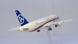 СУ-100 Sukhoi Superjet 100 собранная модель самолета, Herpa 1:200