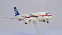 СУ-100 Sukhoi Superjet 100 собранная модель самолета, Herpa 1:200