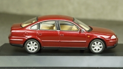 Volkswagen Passat B5 dark red, Schuco 1:43