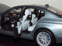 BMW M5 (F10) 2011 1:18