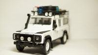Land Rover Defender 110 Station Wagon, Universal Hobby 1:18 