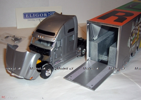 Kenworth T2000 with Featherlite Transporter, Eligor 1:43