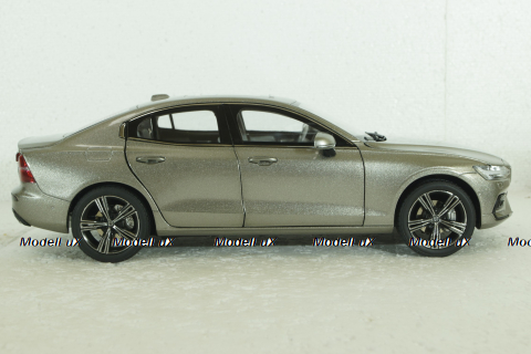 Volvo S60 (T6) 2020, silver, 9430994, Motorcity 1:18