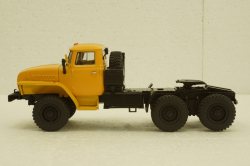 Урал-44202 тягач желтый, АвтоИстория 1:43