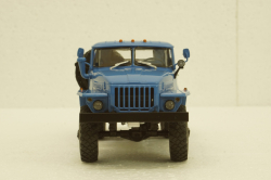 Урал-4420 тягач синий, АвтоИстория 1:43