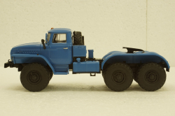 Урал-4420 тягач синий, АвтоИстория 1:43