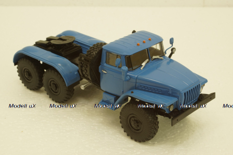 Урал-4420 тягач синий, АвтоИстория 1:43