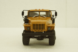 Урал-44202-0311-31 тягач оранжевый, АвтоИстория 1:43