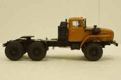Урал-44202-0311-31 тягач оранжевый, АвтоИстория 1:43