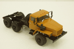 Урал-44202-0311-31 тягач оранжевый, АвтоИстория 1:43
