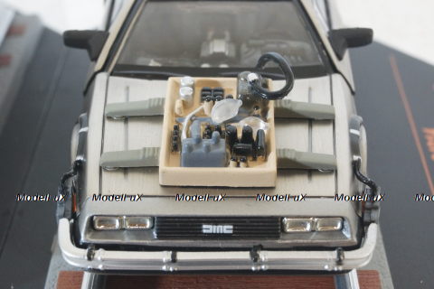 DeLorean, Back toy the Future III, 24014, SunStar 1:43