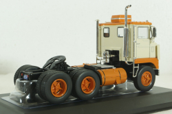 White 7400 1960 beige, TR188 , IXO 1:43