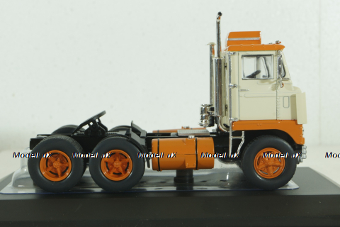 White 7400 1960 beige, TR188 , IXO 1:43