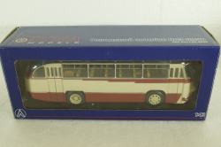 Лаз-695Б городской, беж/красн, Ultra Models 1:43