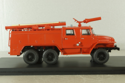 АЦ-40(375Д)-Ц1А модели ПМ-102А пожарная автоцистерна на шасси Урал-375Д 1974, красный, SSM1230, SSM 1:43
