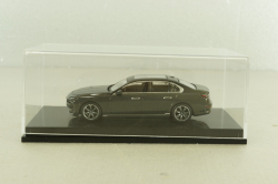 Бокс для моделей 1:64, размеры 12х5,5х4 (д*ш*в) черная подставка