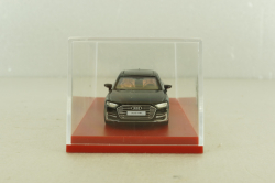 Бокс для моделей 1:64, размеры 12х5,5х4 (д*ш*в) красная подставка