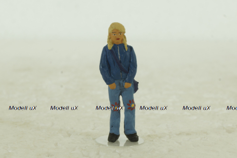 Фигурка Девушка в джинсах,  209а, BM-Toys 1:43