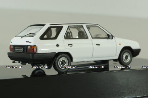 Skoda Forman 1990, white, CLC575, IXO 1:43