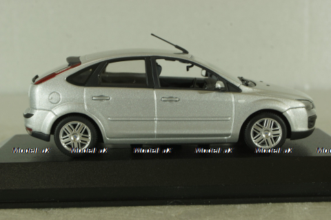 Ford Focus Fastback (MK2) 5-door 2008, silver, Minichamps 1:43