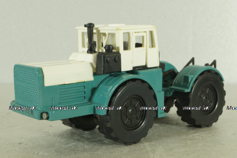 К-701 Кировец, белый/зеленый, з-д Двигатель 1:43  