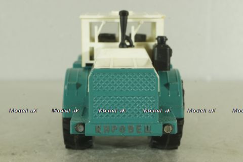 К-701 Кировец, белый/зеленый, з-д Двигатель 1:43  