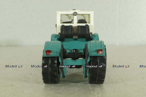 К-701 Кировец, белый/зеленый, з-д Двигатель 1:43  