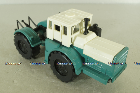 К-701 Кировец, белый/зеленый, з-д Двигатель 1:43  