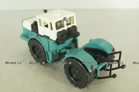 К-701 Кировец, белый/зеленый, з-д Двигатель 1:43  