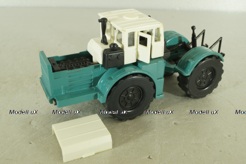 К-701 Кировец, белый/зеленый, з-д Двигатель 1:43  