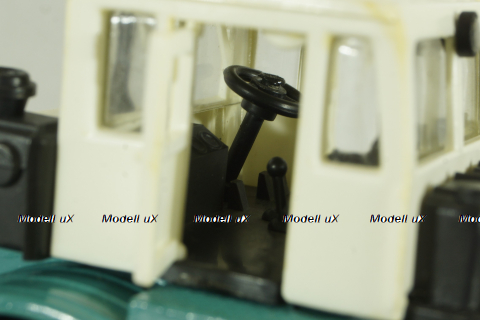 К-701 Кировец, белый/зеленый, з-д Двигатель 1:43  