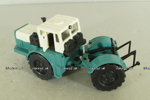 К-701 Кировец, белый/зеленый, з-д Двигатель 1:43  