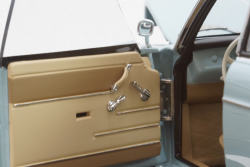 BMW 700 Sport Coupe 1959, cream, 70653, AutoArt 1:18