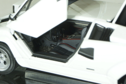 Lamborghini Countach 5000S 1982 white, 54533, AutoArt 1:43