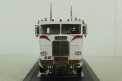 Freightliner COE 1976, white/red, TR128, IXO 1:43