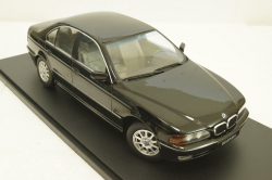 BMW 528i (E39) limousine 1995 black metallic, KKDC181053, KK-Scale 1:18